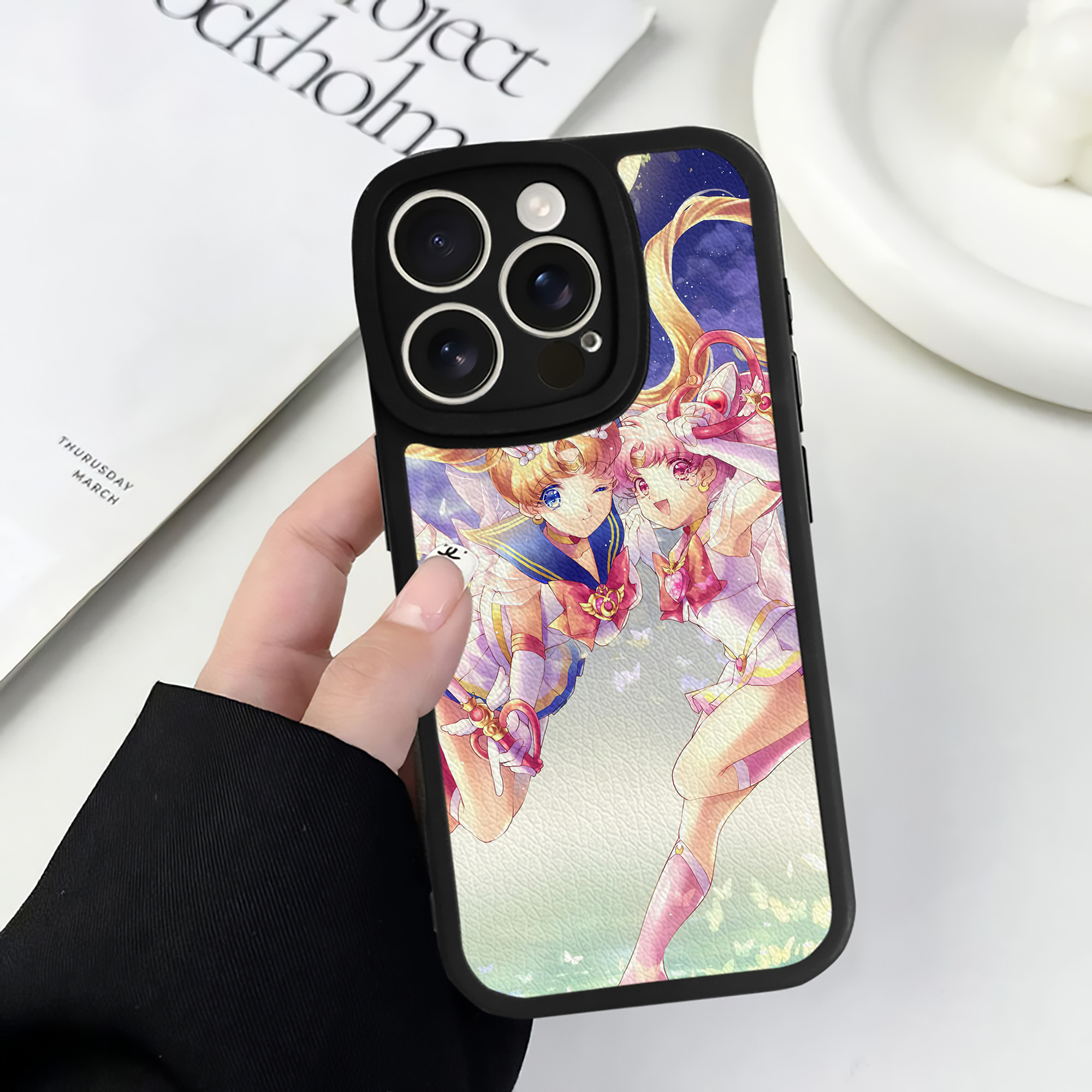 （画像用） 美少女戦士セーラームーン Sailor Moon 【iPhone 16シリーズ対応】シリコンスマホケース（レザー調） 材質：シリコン